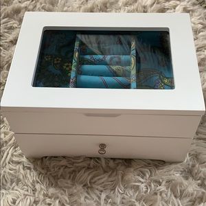 Beautiful jewelry box!